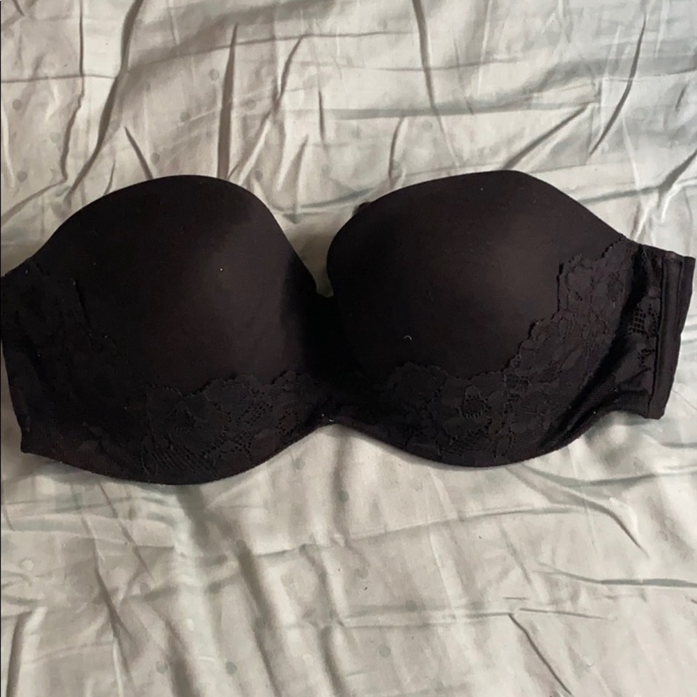 Black strapless bra